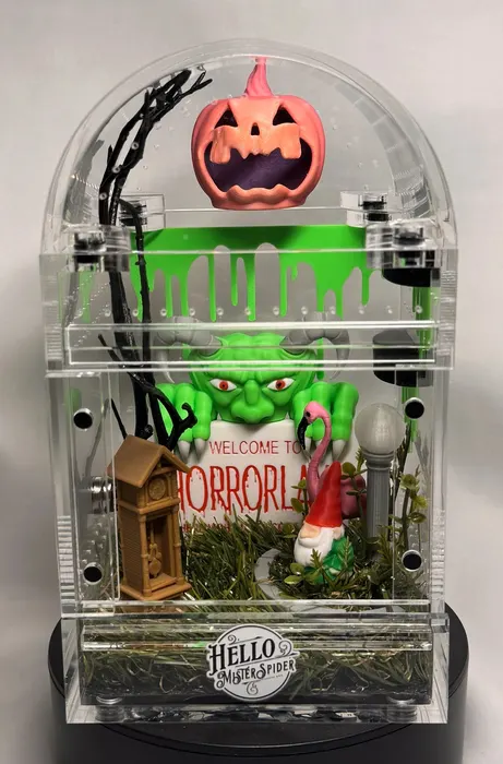 Arch enclosure with a jack-o-lantern and Horrorland sign