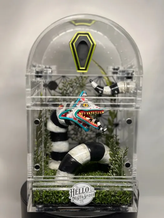 Arch enclosure with a striped Beetlejuice sandworm